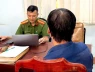 Bố dượng giả bạn trai trên TikTok, dụ dỗ con riêng của vợ