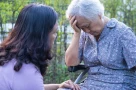 Nỗi xót xa khi người già "đau răng không dám đi trồng, mắt mờ không dám đi mổ đục thủy tinh thể"