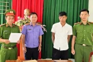 Chồng đập phá, tưới xăng đốt  nhà vì bực tức khi vợ uống bia, nhảy múa chưa chịu về