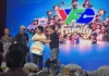 Choáng với số "tiền" anh em VFC tặng đạo diễn Đỗ Thanh Hải khi chia tay VTV