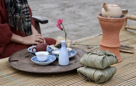 Ấm trà nguội ngắt: vợ chồng già ngồi cạnh nhau mà chẳng còn gì để nói