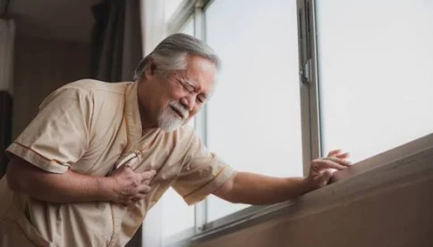 Dấu hiệu đột quỵ ở người già mà ít ai ngờ tới