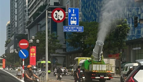 Hà Nội đang dùng pháo phun sương dập bụi