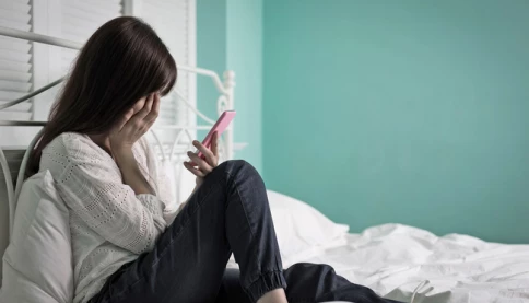 Việc đòi tiền từ người vợ/chồng ngoại tình có được coi là tống tiền không?
