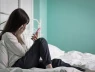 Việc đòi tiền từ người vợ/chồng ngoại tình có được coi là tống tiền không?