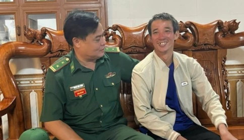 Thuyền trưởng mất tích sau vụ chìm tàu cá bất ngờ trở về nhà sau gần 8 giờ sinh tử trên biển