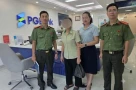 Nữ công nhân ở Hà Nội suýt mất 90 triệu đồng vì lời hứa tặng 50.000 USD và vàng từ bạn trai quen qua mạng