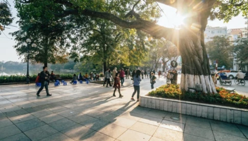 Miền Bắc nắng ráo kéo dài, trưa chiều nắng nóng 33 độ