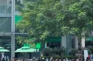 Lý do hàng dài người chiều thứ Bảy xếp dọc VP Bank Láng Hạ