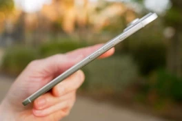 Thêm ảnh rò rỉ mô hình iPhone 17 Air: phải hy sinh một chi tiết vì quá mỏng
