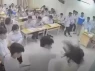 ‼ Hà Nội: Đang lan truyền clip học sinh lao lên bục giảng đánh cô giáo