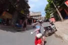 Chồng đánh vợ giữa đường và chuyện quái quỷ xảy ra