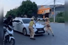 Quá nhanh, quá nguy hiểm: Khởi tố nữ tài xế Lexus tăng ga bỏ chạy khi đang làm việc với CSGT