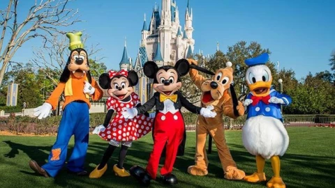 Ông bố choáng váng trước chi phí "cắt cổ" khi đi chơi Disney World, riêng gửi xe đã mất 30 USD