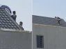 Cảnh sát vây bắt 2 người cố thủ trên nóc nhà ở Thanh Hóa