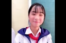 Ai là cô giáo trong số các bạn học sinh này?