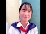 Ai là cô giáo trong số các bạn học sinh này?