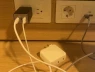 Ổ cắm USB trên tường có đang âm thầm "ngốn" điện khi bạn không dùng?