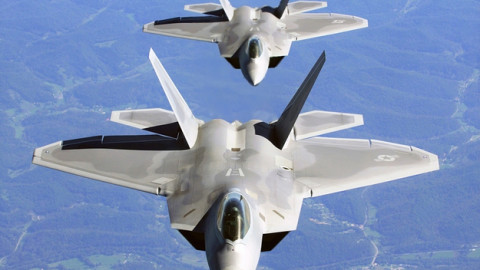 Tiêm kích F-22 mệnh danh "vua bầu trời" có gì đặc biệt mà bị Mỹ cấm xuất khẩu?