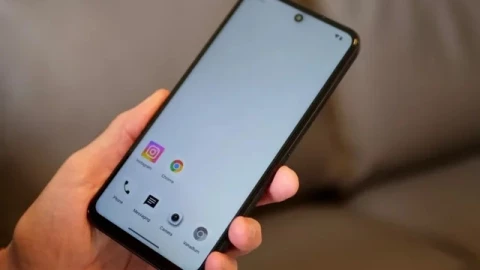 Chiếc điện thoại khiến reviewer "bất lực", giá tận 20 triệu nhưng tìm đỏ mắt không ra điểm nào để khen