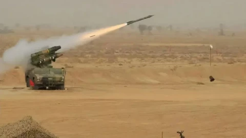 Quân đội Ấn Độ tấn công vào hang vũ khí hạt nhân của Pakistan: Tại sao tên lửa phòng không Hồng Kỳ không đánh chặn