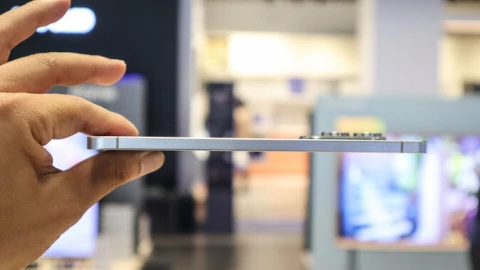 Từ S25 Edge nhìn lại một thời các "ông lớn smartphone" chạy đua độ mỏng: Nhớ về vivo X5 Max, OPPO R5, Wiko Highway Pure đến Galaxy A8