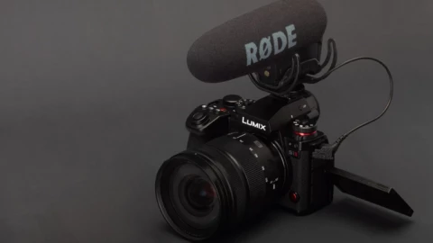 Panasonic ra mắt máy quay "trá hình" máy ảnh: chụp liên tiếp 70fps, quay video 6k