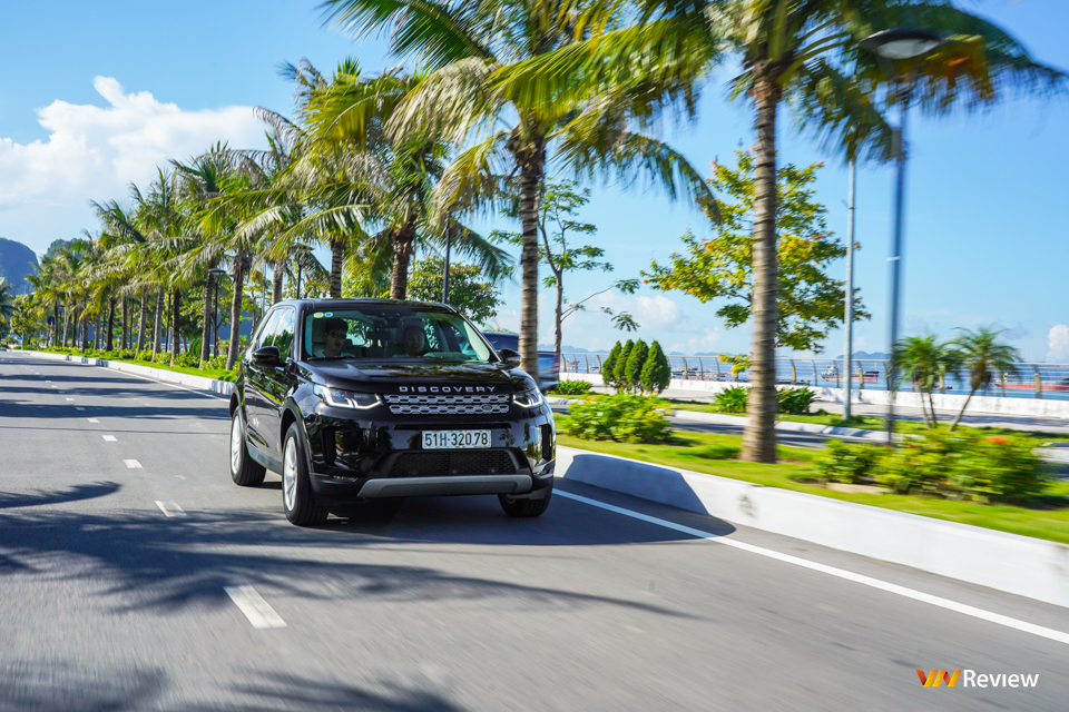 Trải nghiệm Land Rover Discovery Sport: Đắt xắt ra miếng