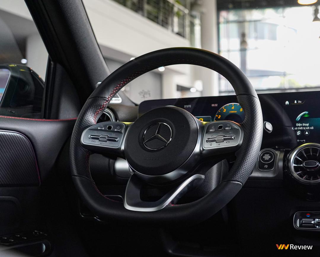 Cận cảnh Mercedes-Benz GLB 35 AMG vừa xuất hiện tại Hà Nội, giá 2,69 tỷ đồng