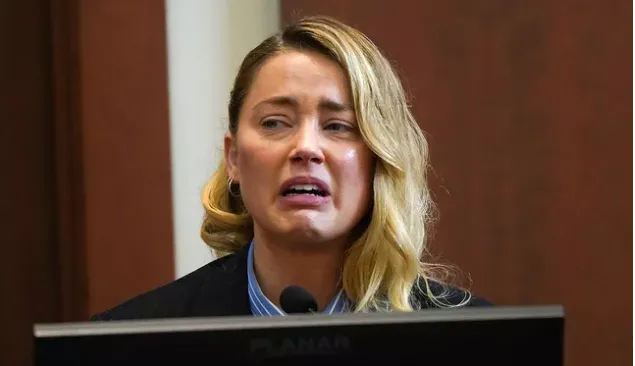 thumbnail - Amber Heard khóc lóc trên tòa, thay đổi chiến lược đấu với Jonhny Deep rồi chăng?