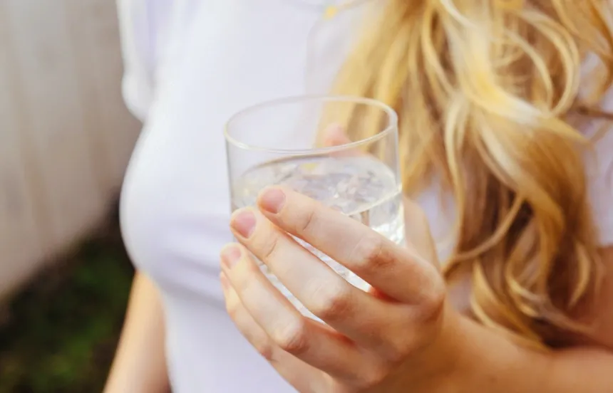 thumbnail - Có thể giảm cân chỉ nhờ uống đủ nước?