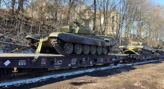 thumbnail - NATO nâng cấp viện trợ quân sự: Nga gửi 1 xe tăng, Mỹ sẽ tặng Ukraine 10 tên lửa