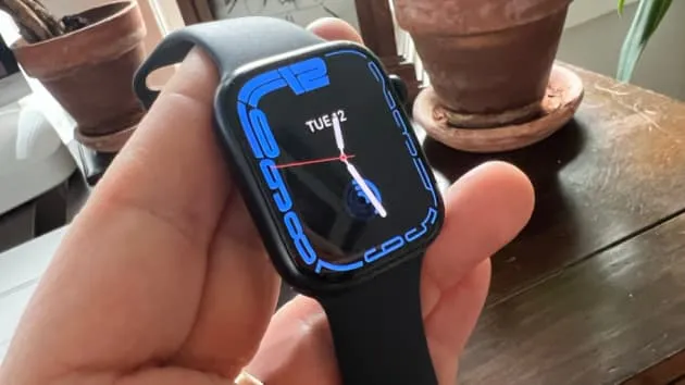 Apple Watch cao cấp với thiết kế mới, màn hình lớn hơn chuẩn bị ra mắt?