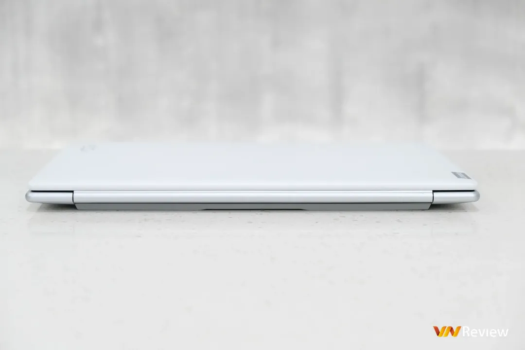Đánh giá Lenovo Yoga Slim 7i Carbon (2022): Đưa ultrabook siêu mỏng nhẹ đến gần người tiêu dùng hơn