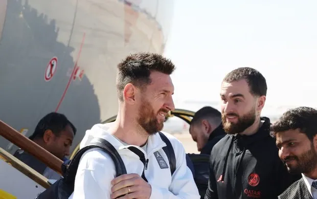 Messi nghỉ tập ở PSG, bay sang Qatar?