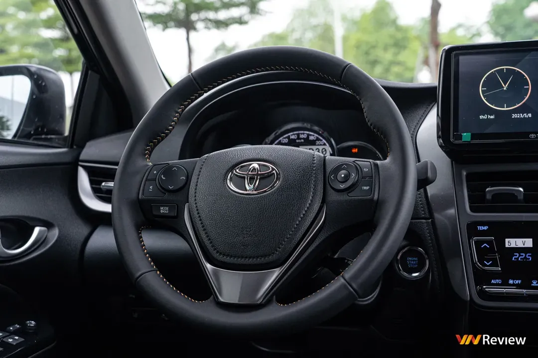 Toyota Vios 2023 lộ diện tại đại lý: Bổ sung lẫy chuyển số, gói an toàn TSS