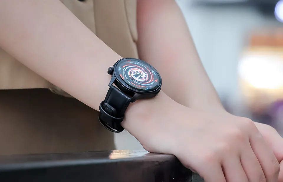 Công ty Việt Nam ra smartwatch giá 1,49 triệu đồng: thân kim loại, màn AMOLED, nghe gọi được và pin 1 tuần