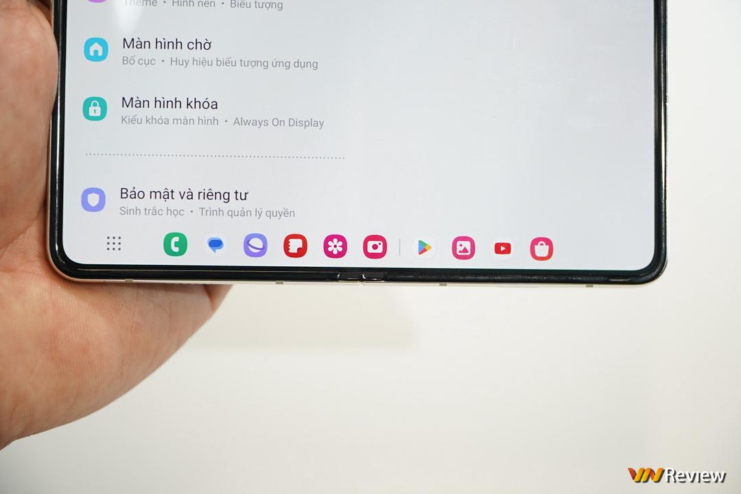 Trên tay Galaxy Z Fold 5: “bình” khít hơn và rượu cũng thơm hơn