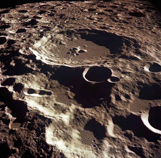 Dưới bề mặt Mặt Trăng 300 mét đang che giấu điều gì hàng tỷ năm qua?