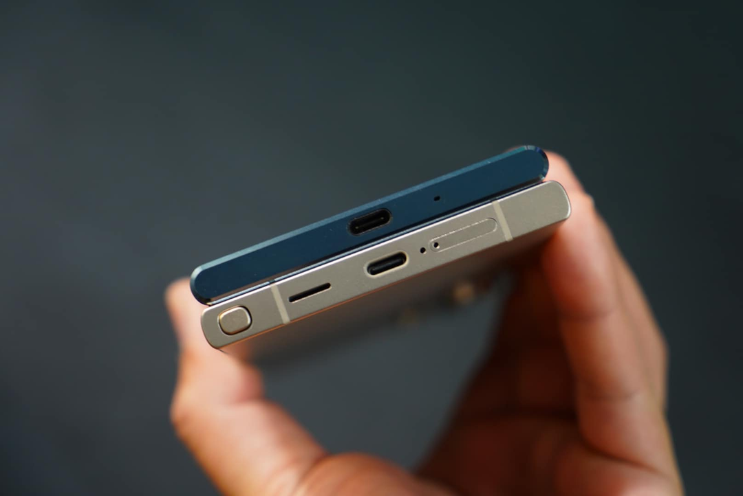 Loạt hình ảnh cho thấy Galaxy S24 Ultra có nét giống điện thoại Sony Xperia 6-7 năm trước
