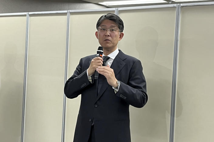 Lại nữa! CEO Toyota lại cúi đầu xin lỗi vì bê bối gian lận mới nhất