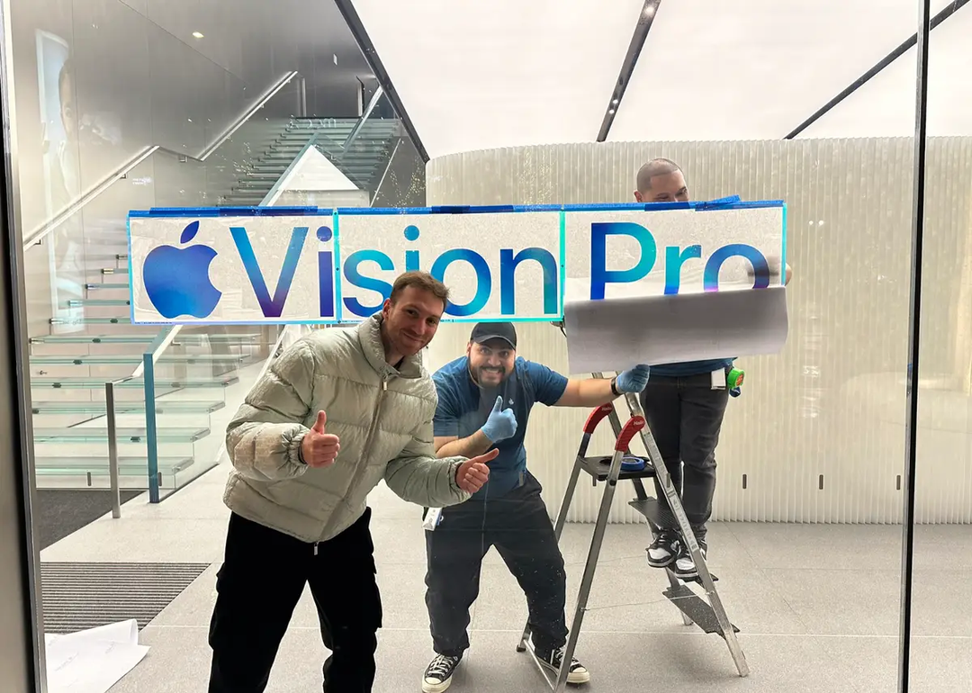 Hàng dài người chờ trải nghiệm Vision Pro giá 3.500 USD, Tim Cook ví đây là “khoảnh khắc iPhone”