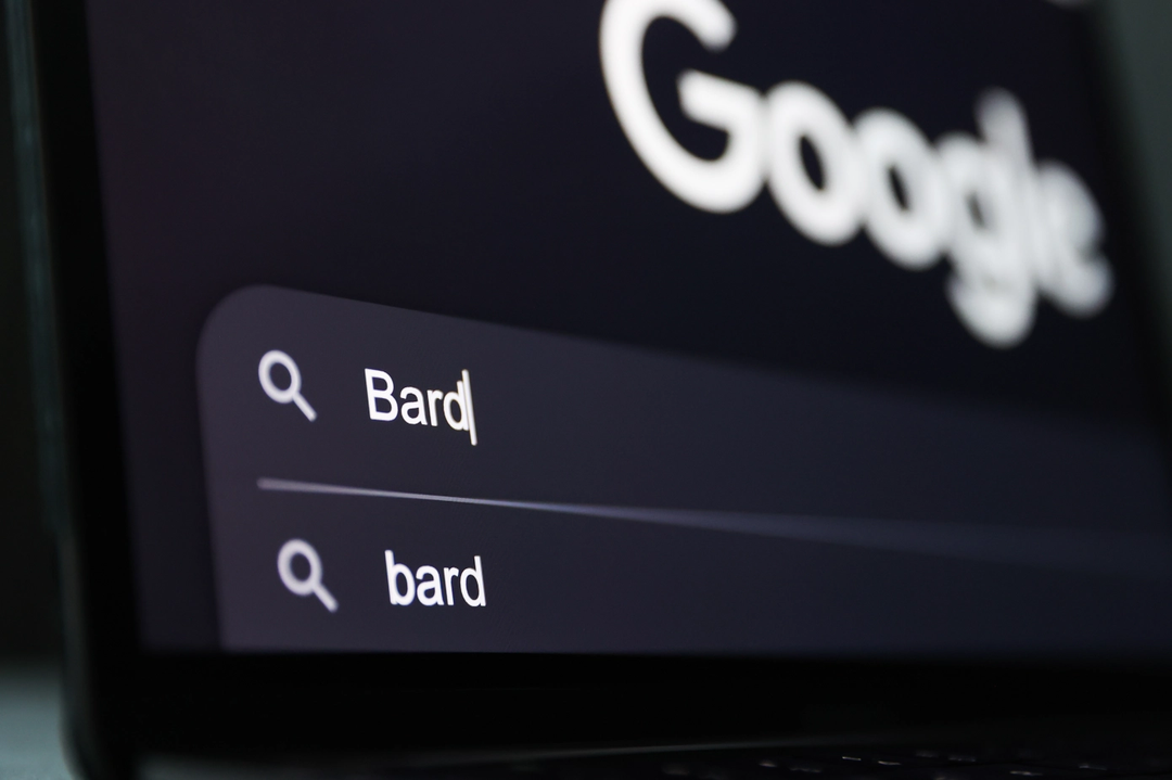 Google tuyên bố Google Bard đang được cải tiến dần để tạo ra ứng dụng làm thơ cạnh tranh Chat GPT