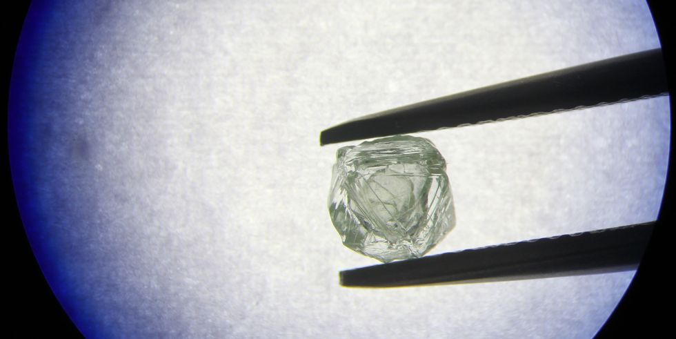 Đây là viên kim cương trong một viên kim cương niên đại đến 800 triệu năm tuổi
