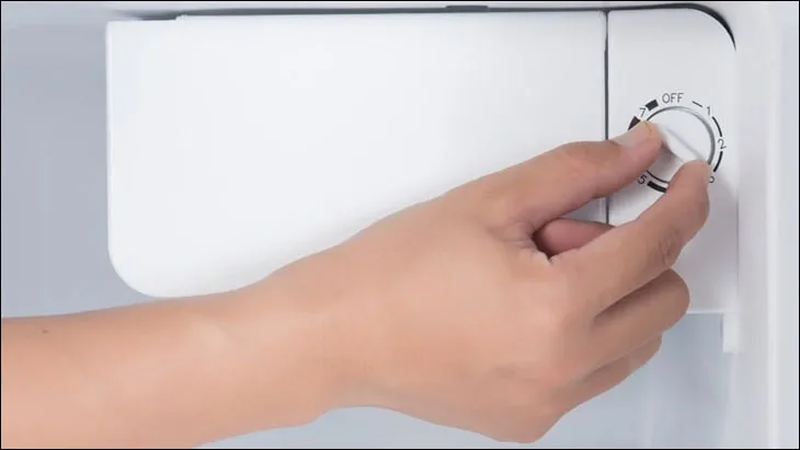 Có nên ngắt nguồn điện tủ lạnh khi không sử dụng?