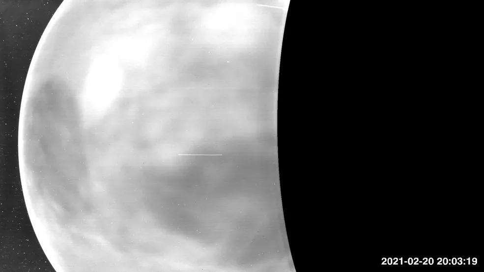 NASA công bố những tấm hình đầu tiên về bề mặt sao Kim