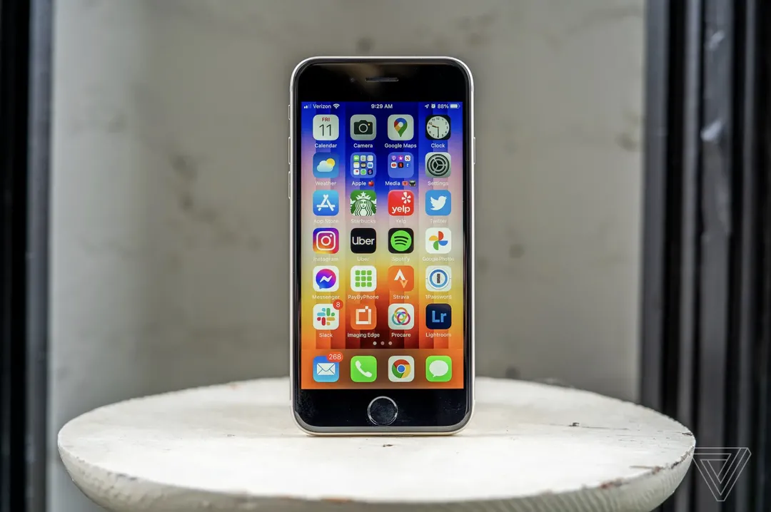 Đánh giá iPhone SE 2022: chiếc smartphone tuyệt vời bị giam hãm trong thiết kế lỗi thời