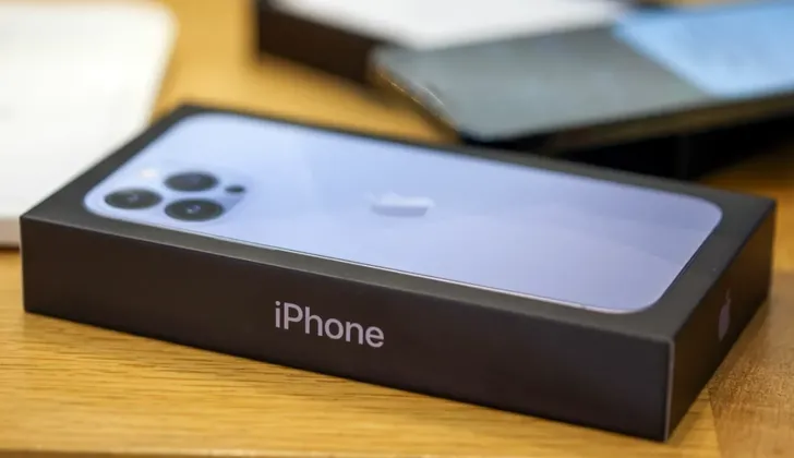 Apple phải bồi thường hơn 1.000 USD vì bán điện thoại không kèm sạc