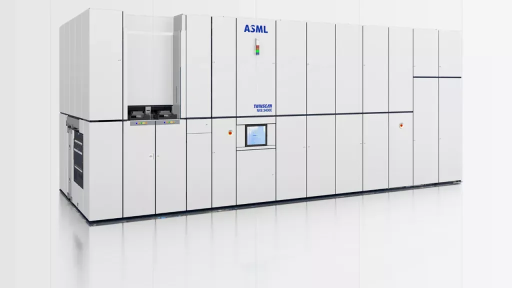 ASML cảnh báo không sản xuất đủ máy quang khắc chip