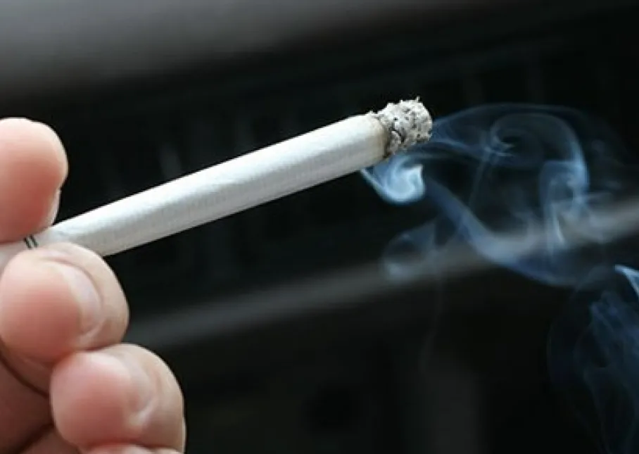 Tại sao nhiều người nghiện thuốc lá nặng vẫn không bị ung thư phổi?
